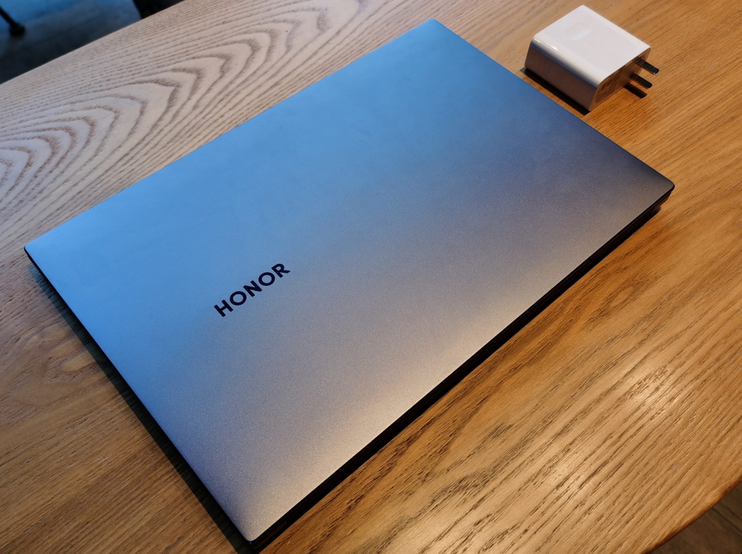 لابتوب-HONOR-MagicBook-15-كمبيوتر-محمول-خفيف-الوزن-مع-أداء-وسرعة-تفوق