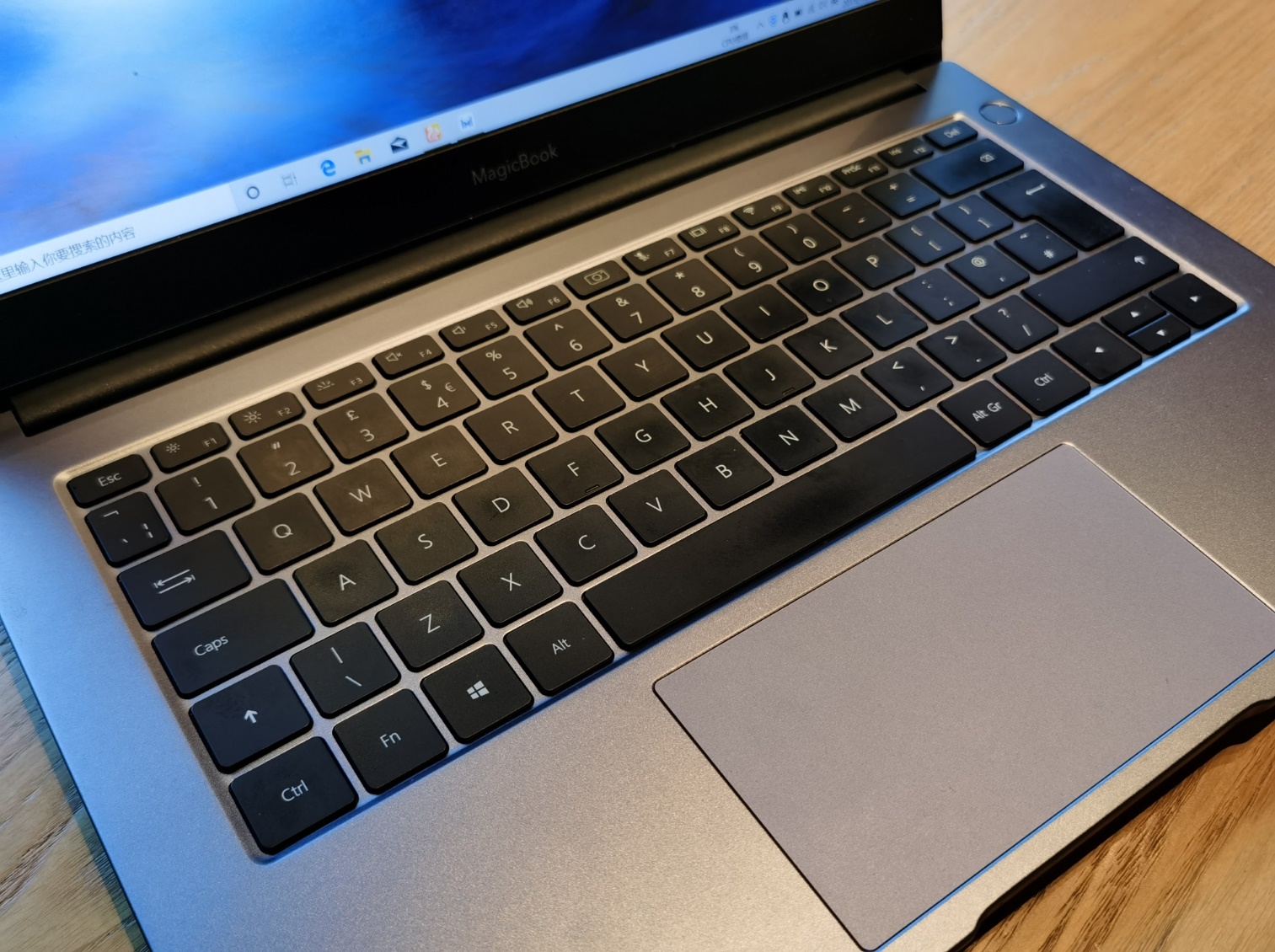 لابتوب-HONOR-MagicBook-15-كمبيوتر-محمول-خفيف-الوزن-مع-أداء-وسرعة-تفوق