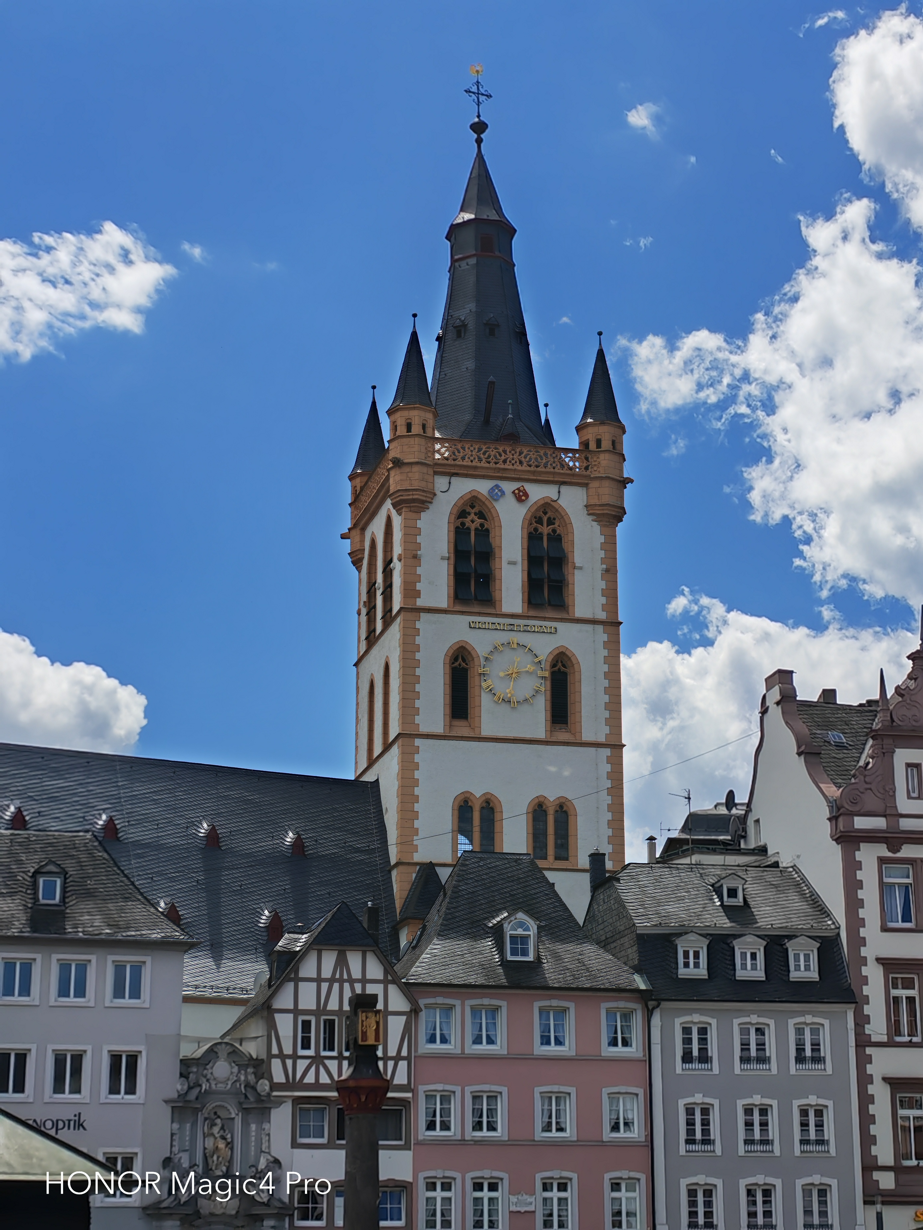 pspan-stylefont-size18pxHello-to-strongall-the-fansstrongbrbrLast