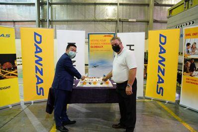 pspanstrongspan-stylefont-size24pxDHL-will-operate-Honors-smart-device