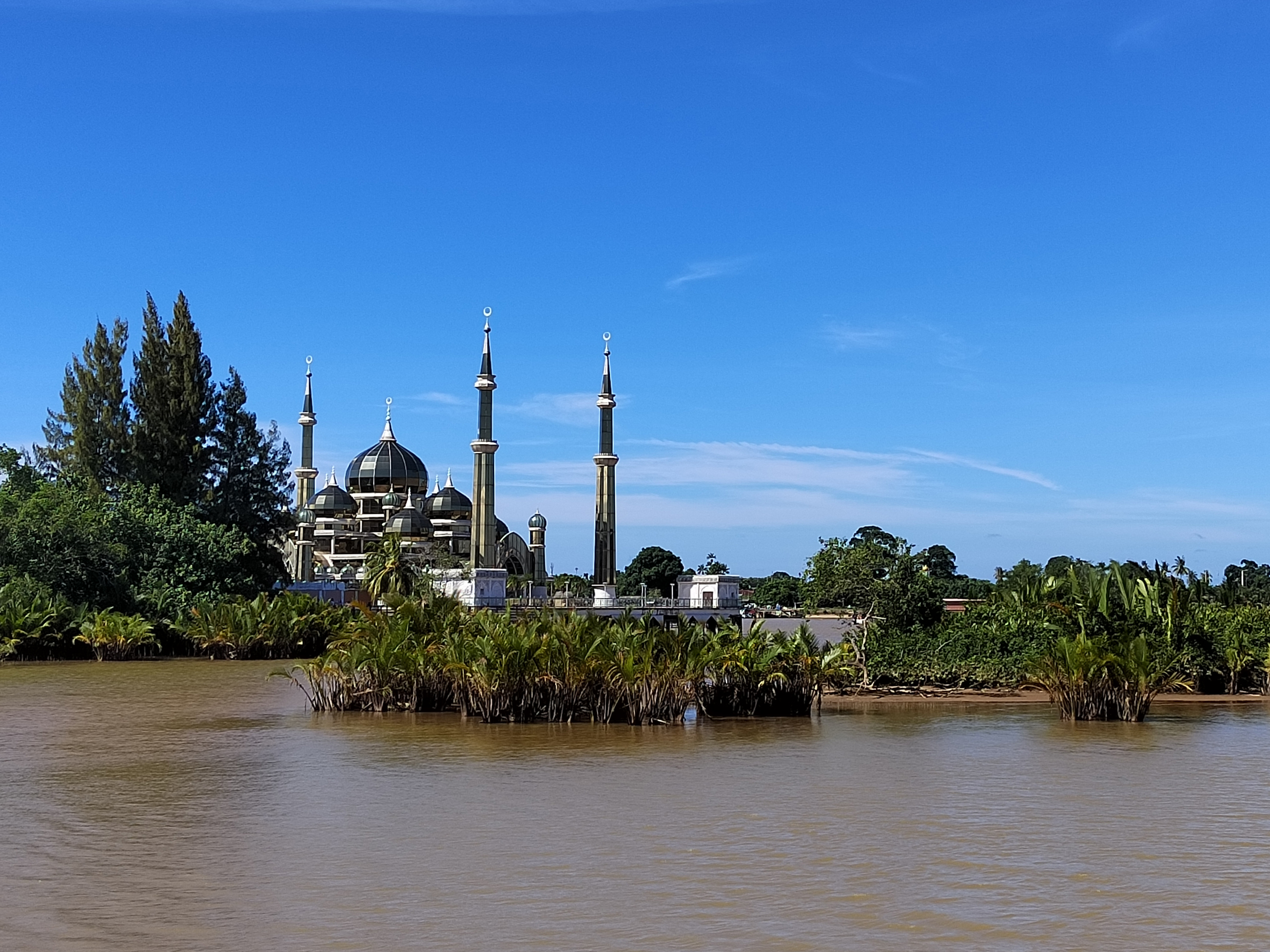 pspanspanThe-Crystal-Mosque-or-Masjid-Kristal-is-a-mosque-in-Wan-Man