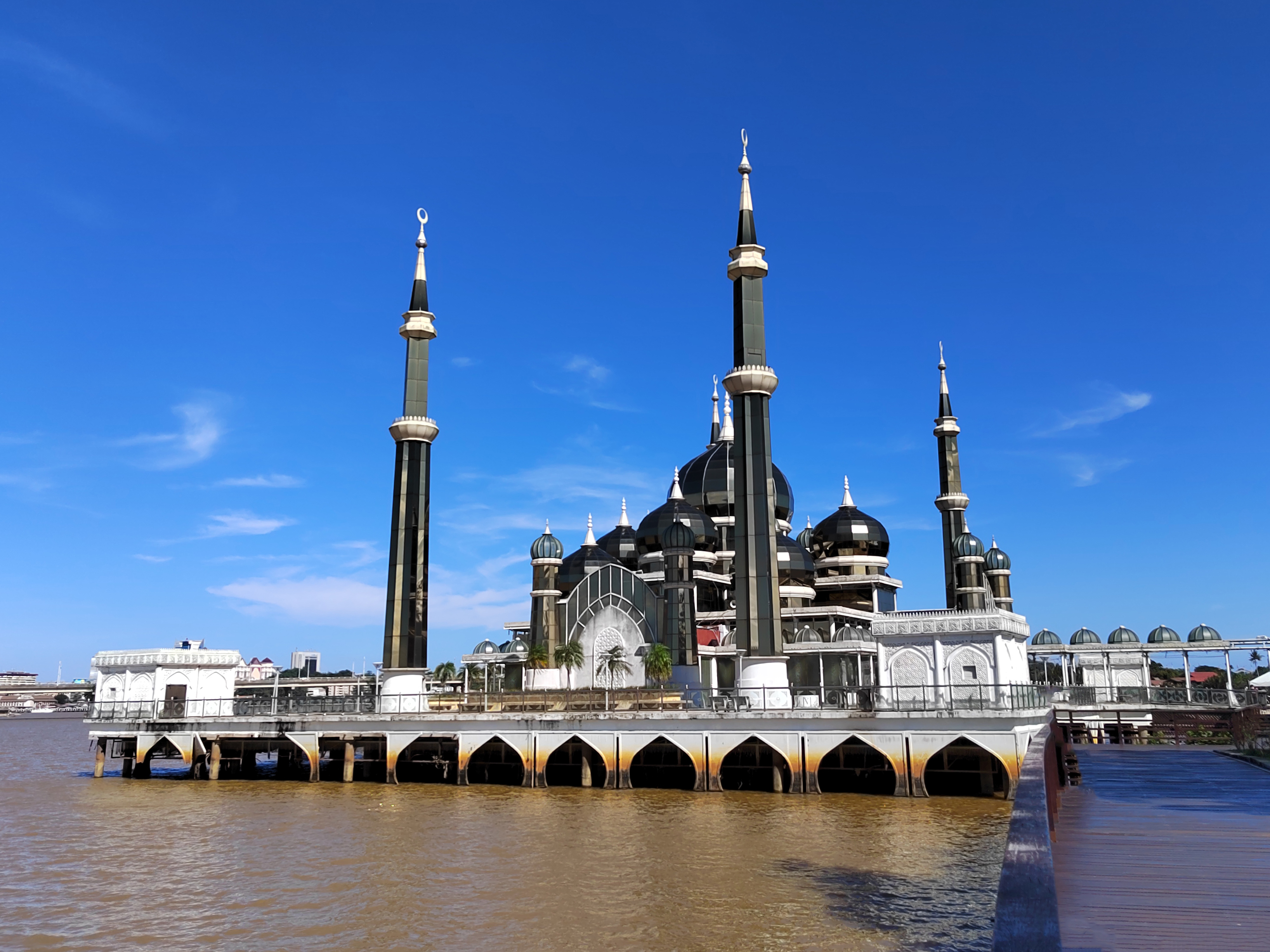 pspanspanThe-Crystal-Mosque-or-Masjid-Kristal-is-a-mosque-in-Wan-Man