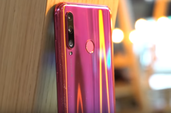 مراجعة-سريعة-للهاتف-المحمول-Honor-10i