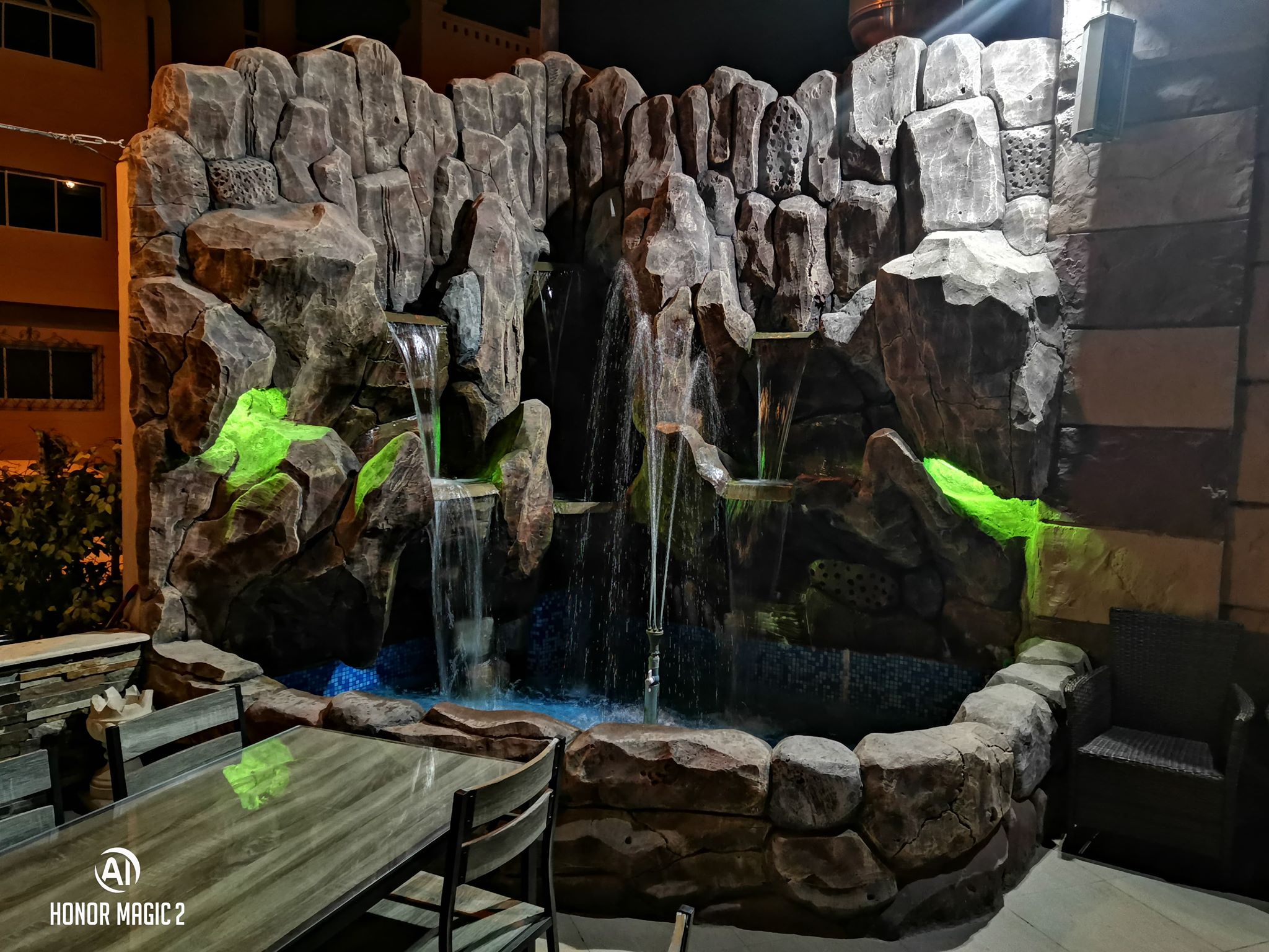 Honor-Magic-2-تحت-الميكرسكوب-