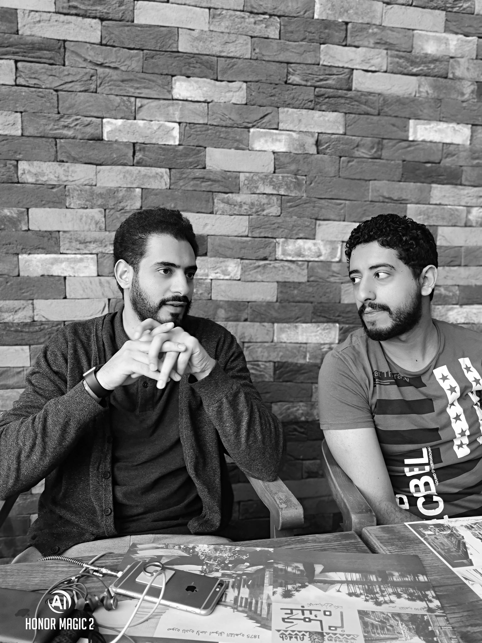 Honor-Magic-2-تحت-الميكرسكوب-