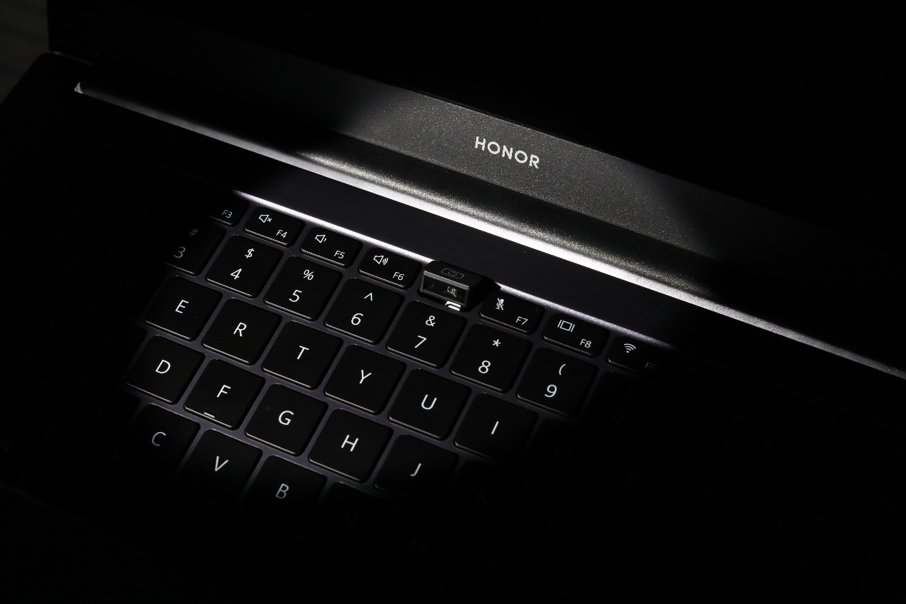 Whats-the-fuss-about-the-recessed-camera-on-HONOR-MagicBook-Series