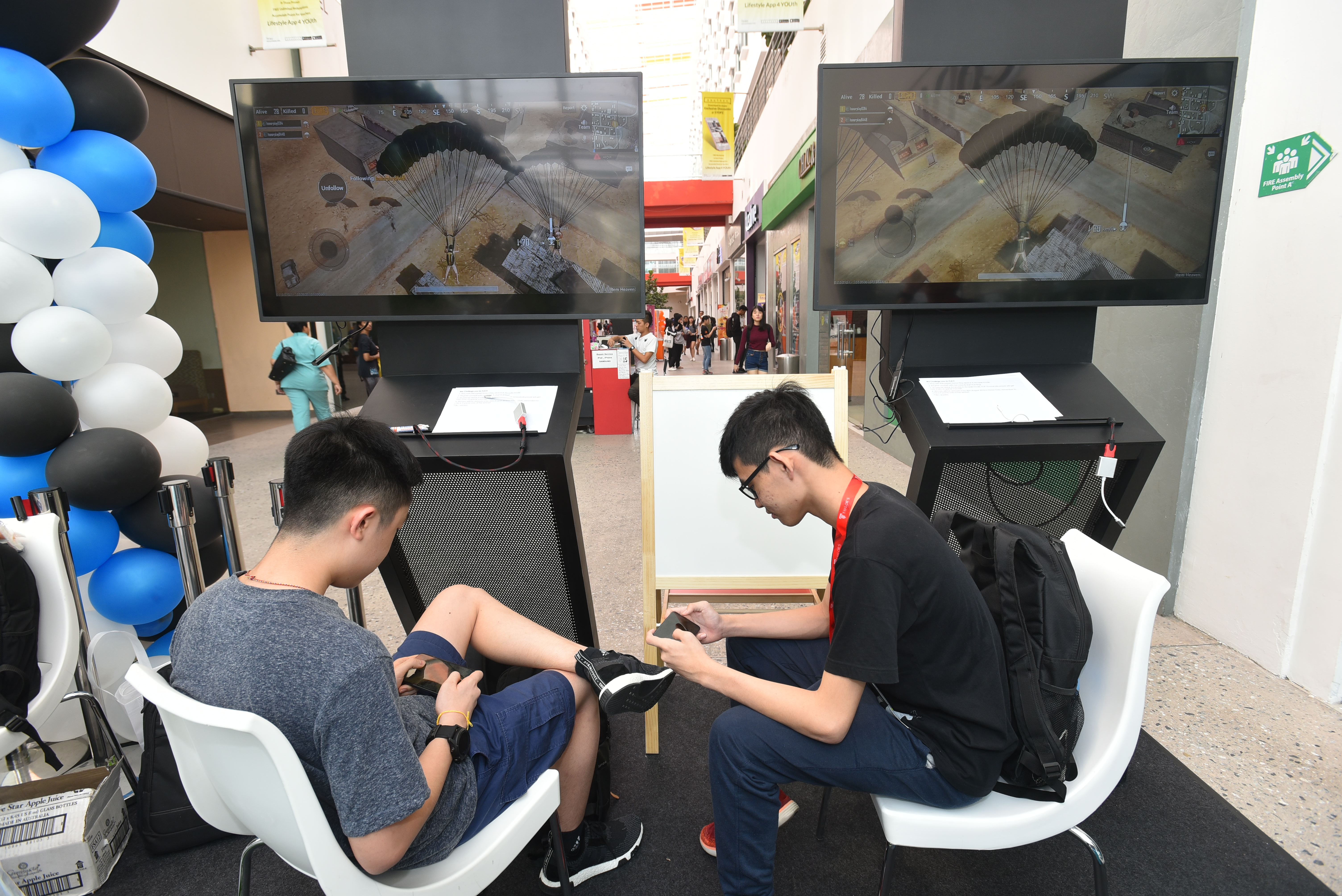 pHi-Honor-FansppGuess-where-we-are-today-Honor-is-coming-to-campus