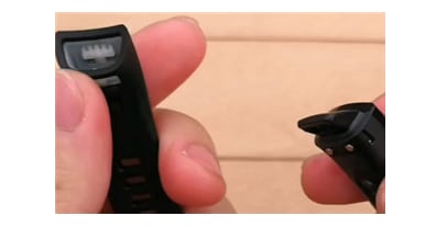 HONOR-Content-Crew-How-to-Replace-the-Honor-Band-4-amp-5-Band-Strap