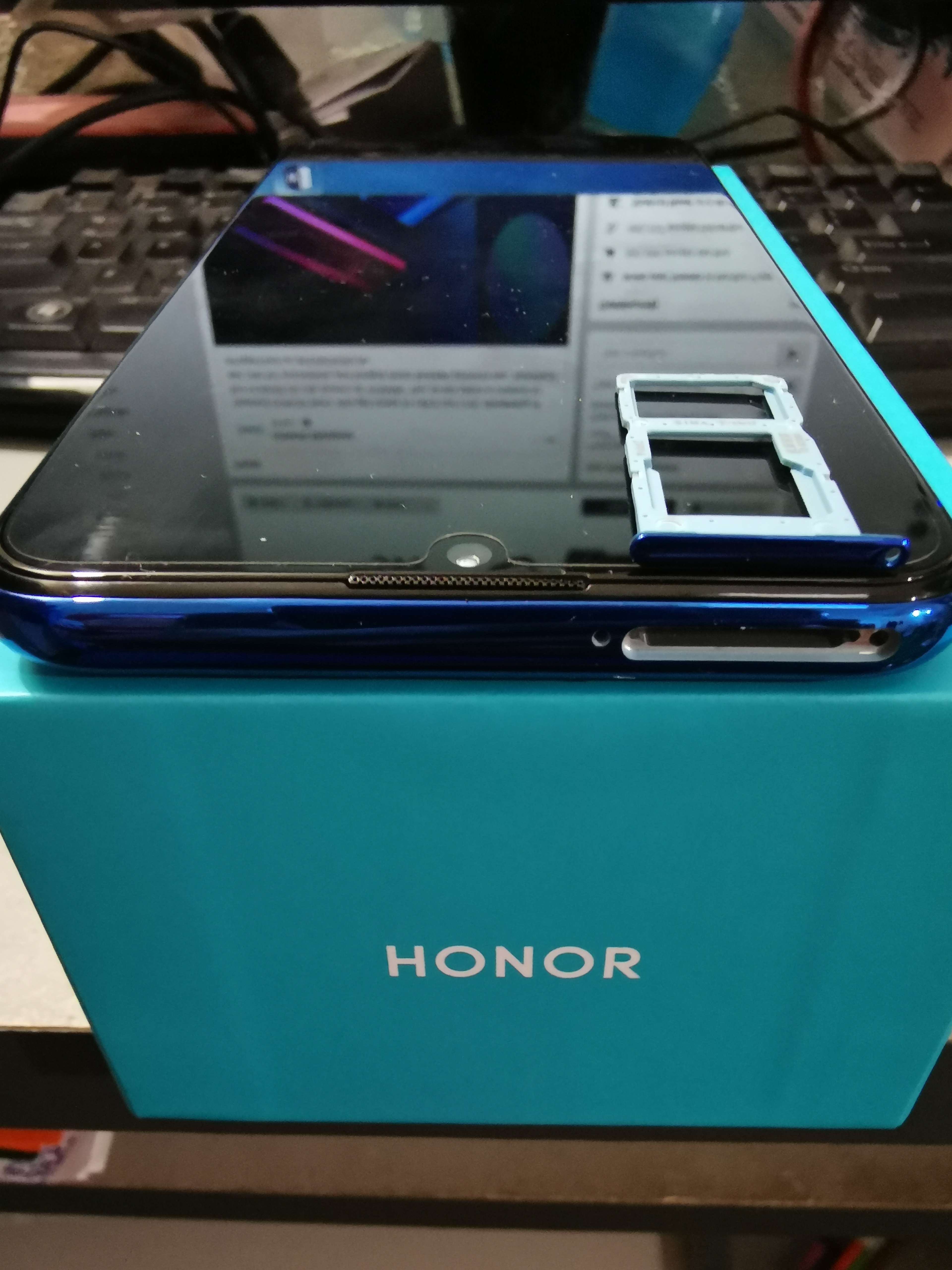 HONOR-20-Lite---Quick-Unboxing