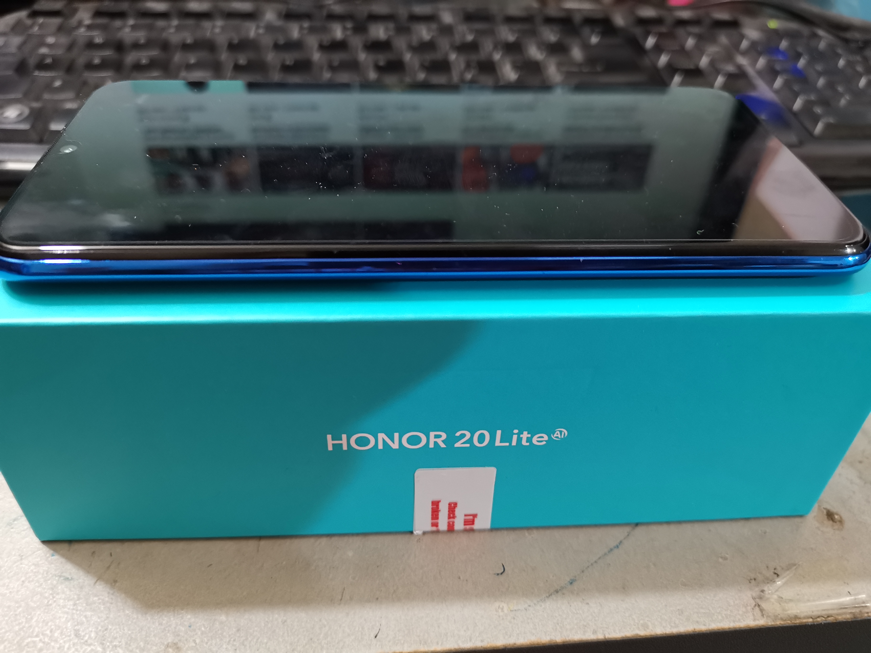 HONOR-20-Lite---Quick-Unboxing