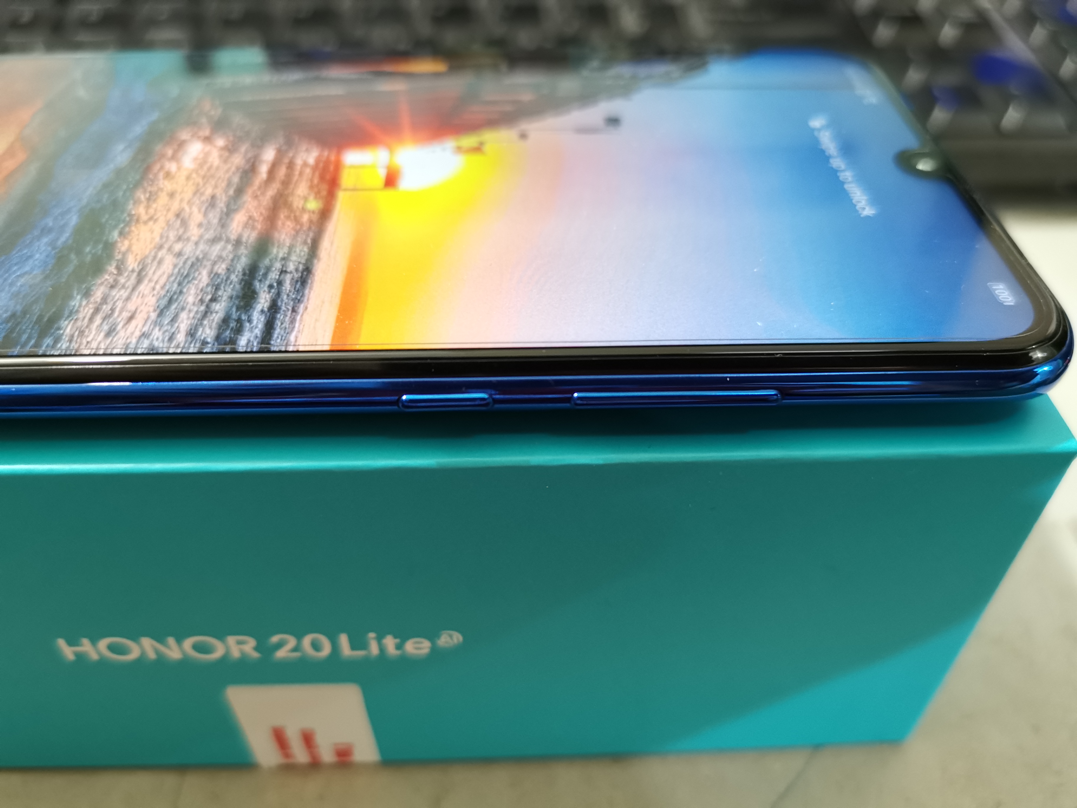 HONOR-20-Lite---Quick-Unboxing