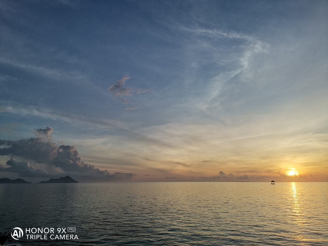 Sunrise-shot-from-Maglami-Lami-Water-House-Semporna-Sabah-using-Honor