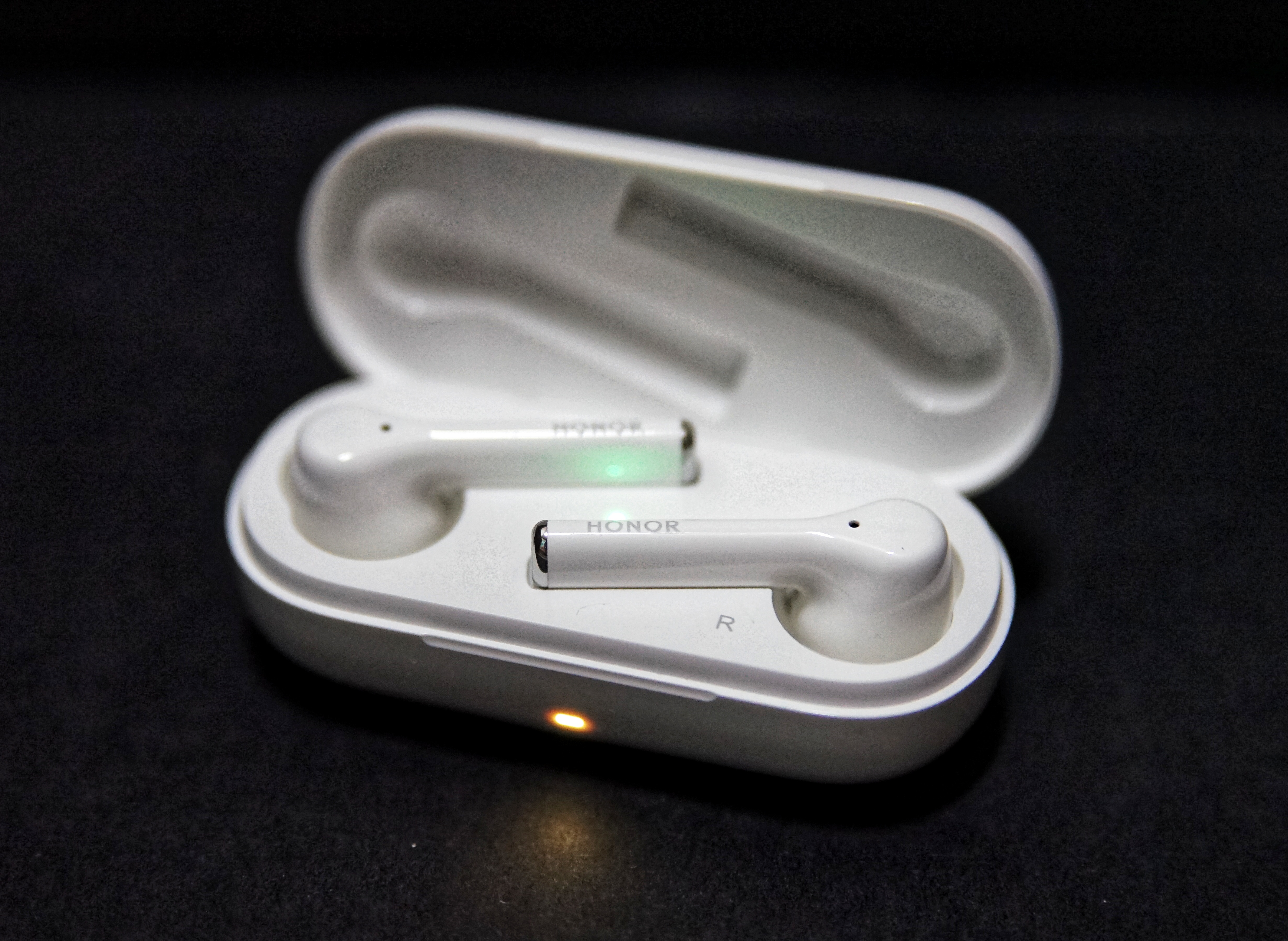 Unbox-amp-Review-Magic-Sound-with-HONOR-Magic-Earbuds