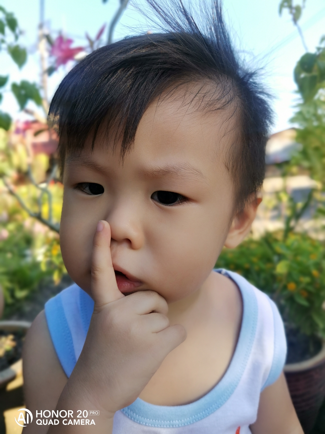 pPortrait-mode-allows-you-to-take-photos-with-built-in-beauty-lighting