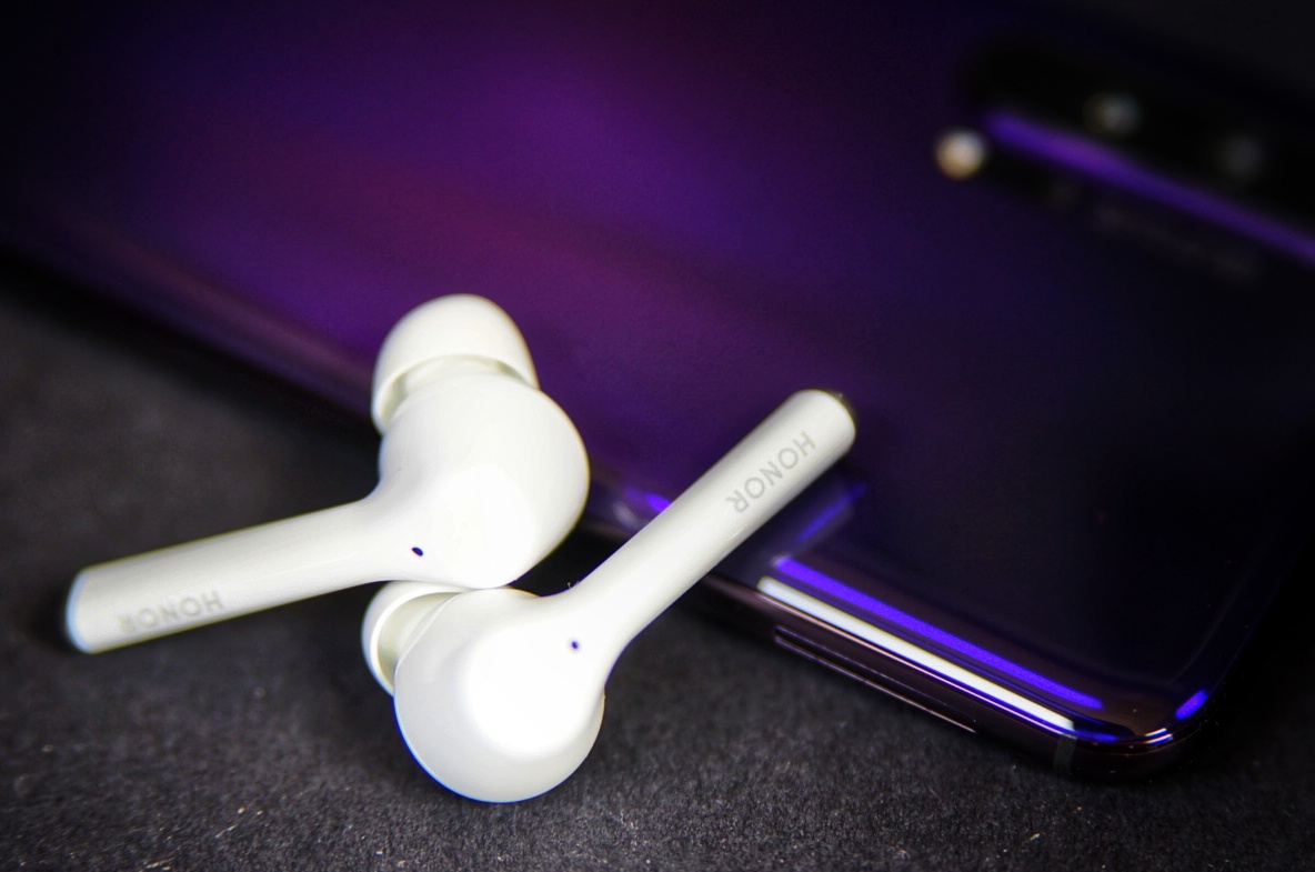 Unbox-amp-Review-Magic-Sound-with-HONOR-Magic-Earbuds