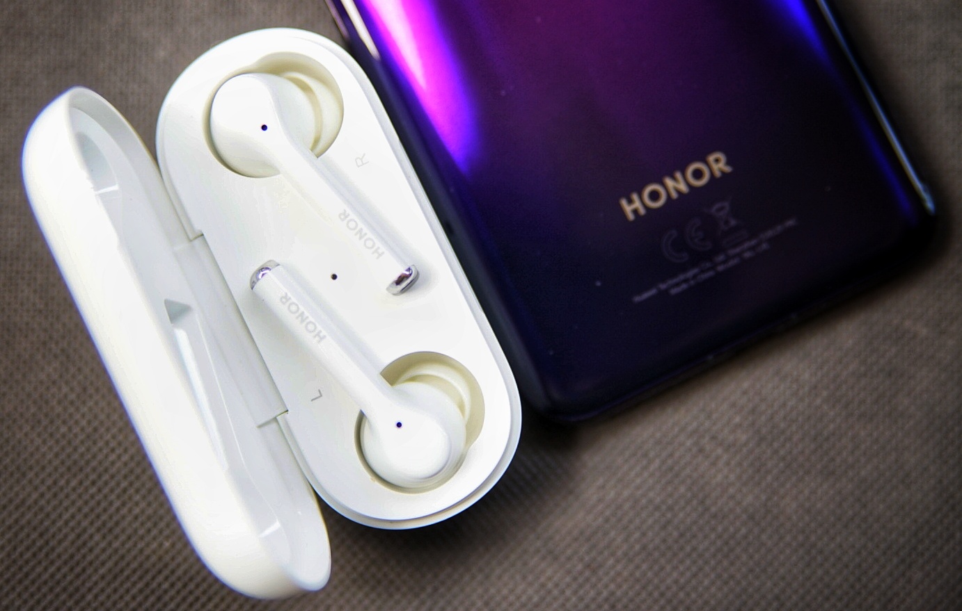 Unbox-amp-Review-Magic-Sound-with-HONOR-Magic-Earbuds