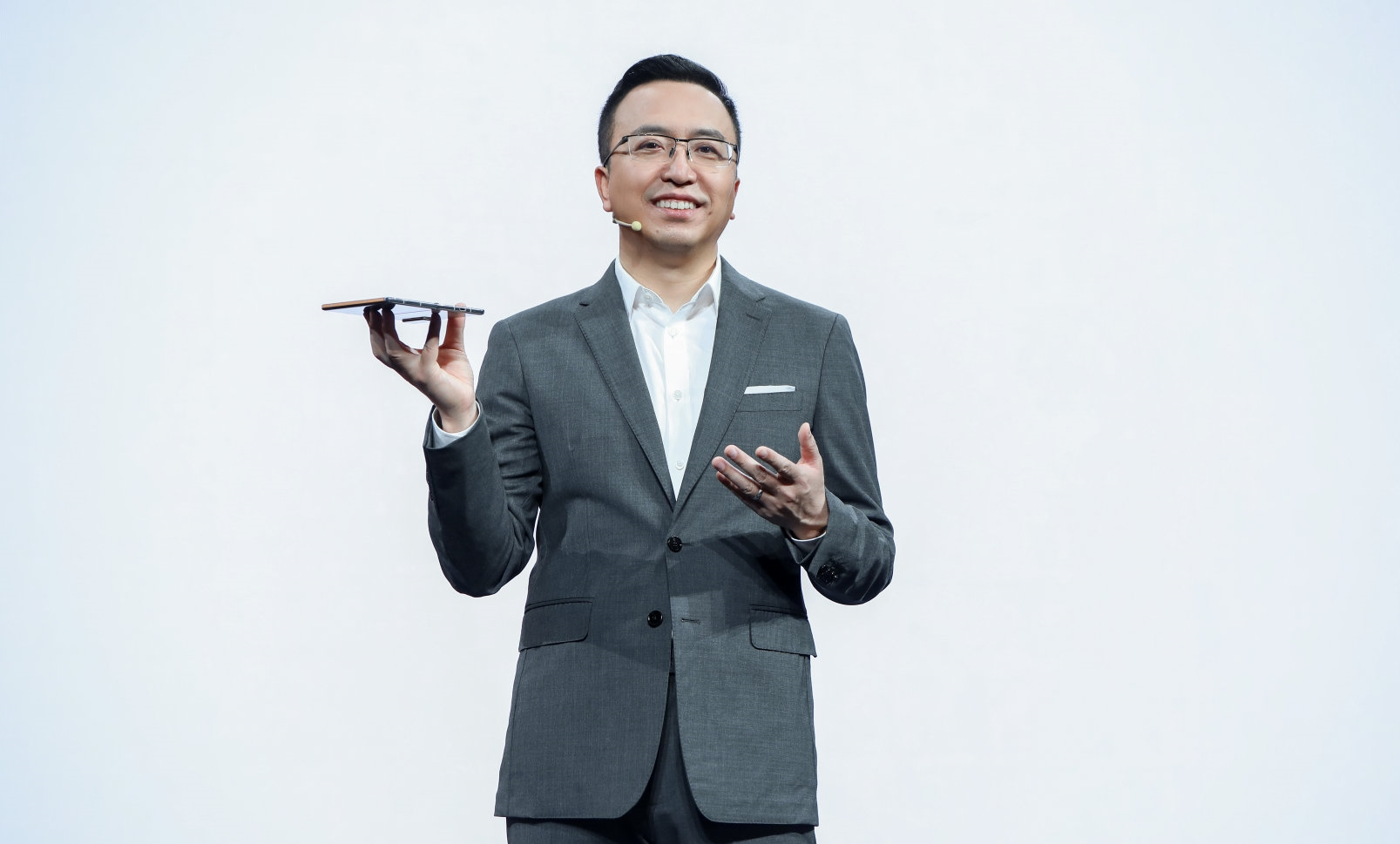 pspanbrspanppIn-December-2016-HONOR-released-the-first-generation-of