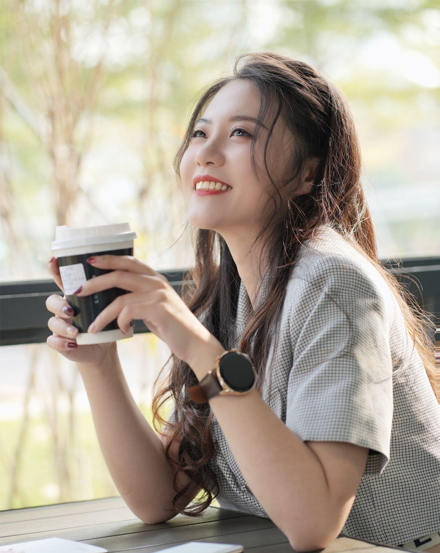 pspanbrspanppIn-December-2016-HONOR-released-the-first-generation-of