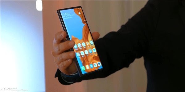 Huawei-Mate-X-Katlanabilir-Telefonu-TanıttıÖzellikleri-ve-Max