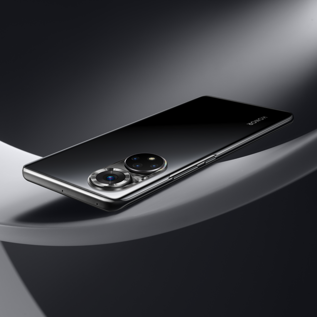 pspanHONOR-50-şu-anda-Türkiyede-Zümrüt-Yeşili-ve-Gece-Siyahı-rengi