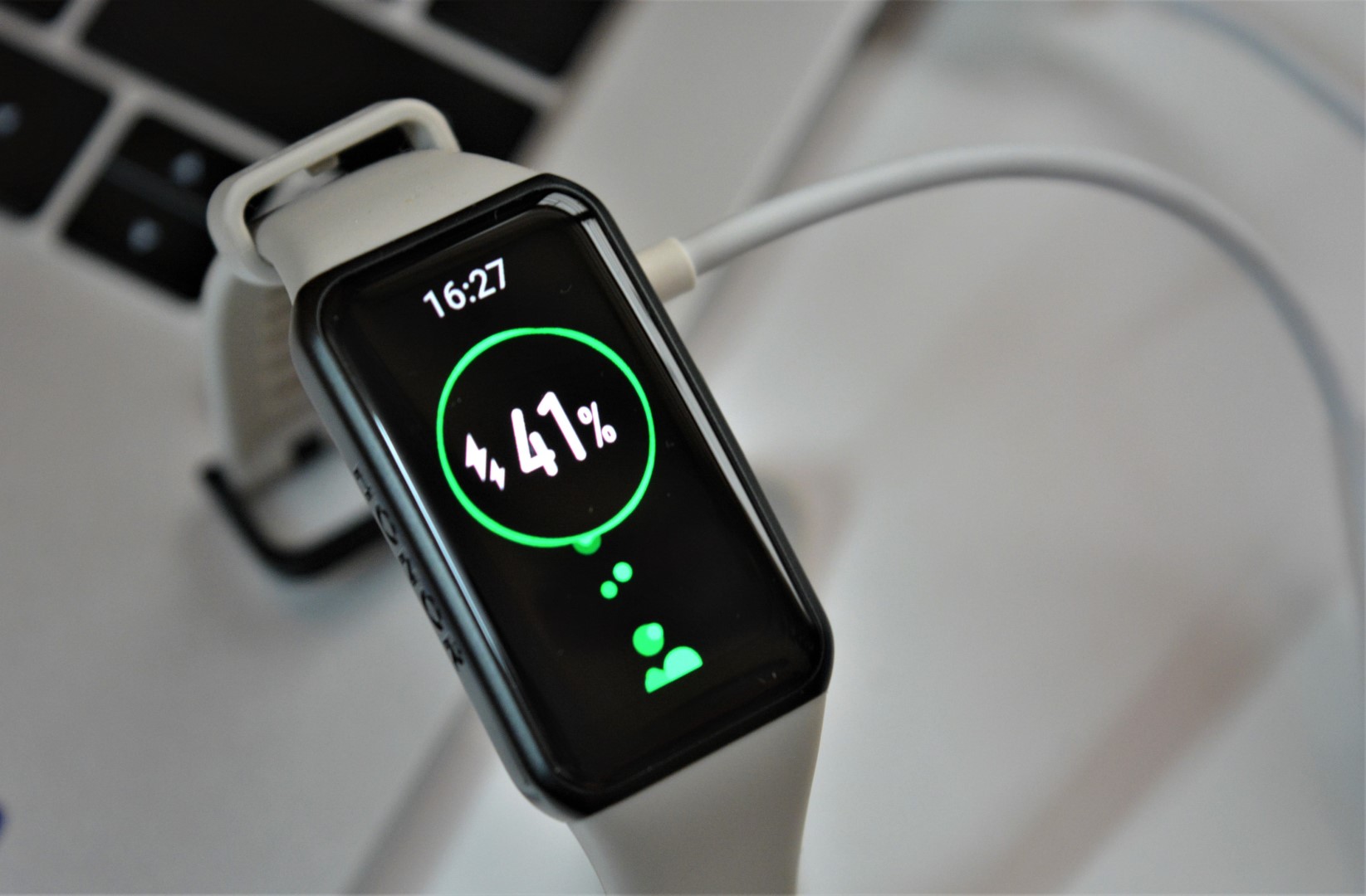 pspanspanppspanspanppstrongspan-stylefont-size16pxHONOR-Band-6-vs